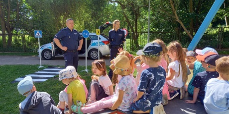 "Bądź bezpieczny na drodze"- zajęcia edukacyjne z Policją w przedszkolu
