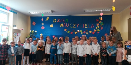 Powiększ grafikę: dzien-edukacji-w-przedszkolu-384745.jpg