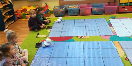 Kodowanie na dywanie - zajęcia z robotyki w przedszkolu