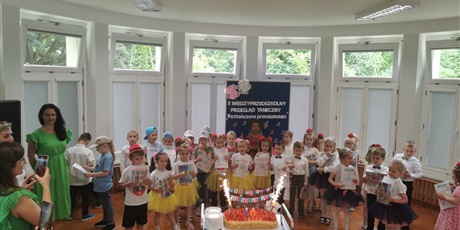 Powiększ grafikę: X konkurs taneczny uświetniony wspaniałym tortem dla wszystkich uczestników